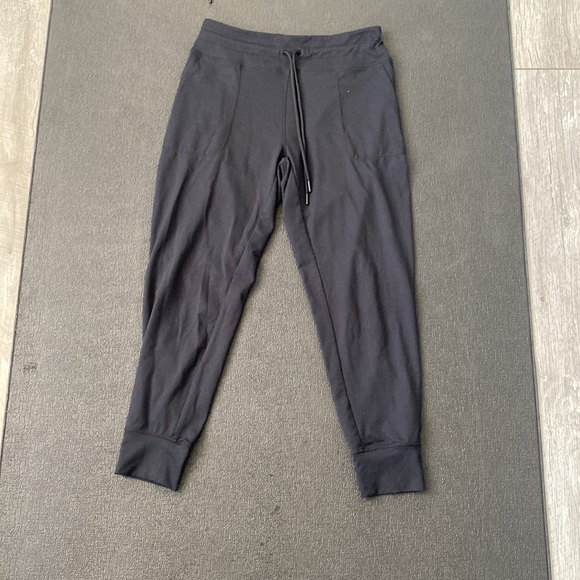 Lolë Joggers - Picture 3 of 4